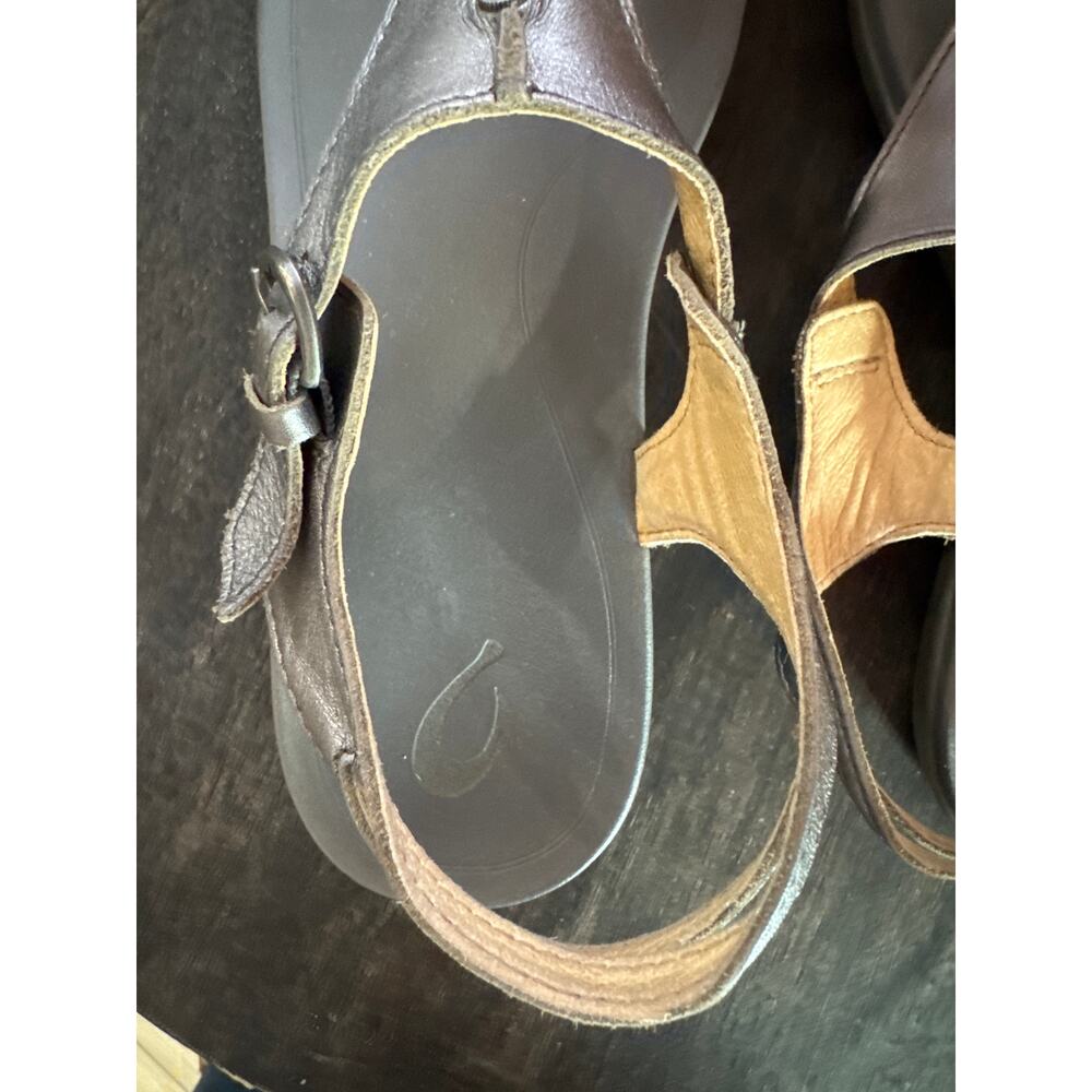 OluKai Eheu Thong Sandals Womens 9 Silver Leather Ankle Strap Comfort - Picture 3 of 7
